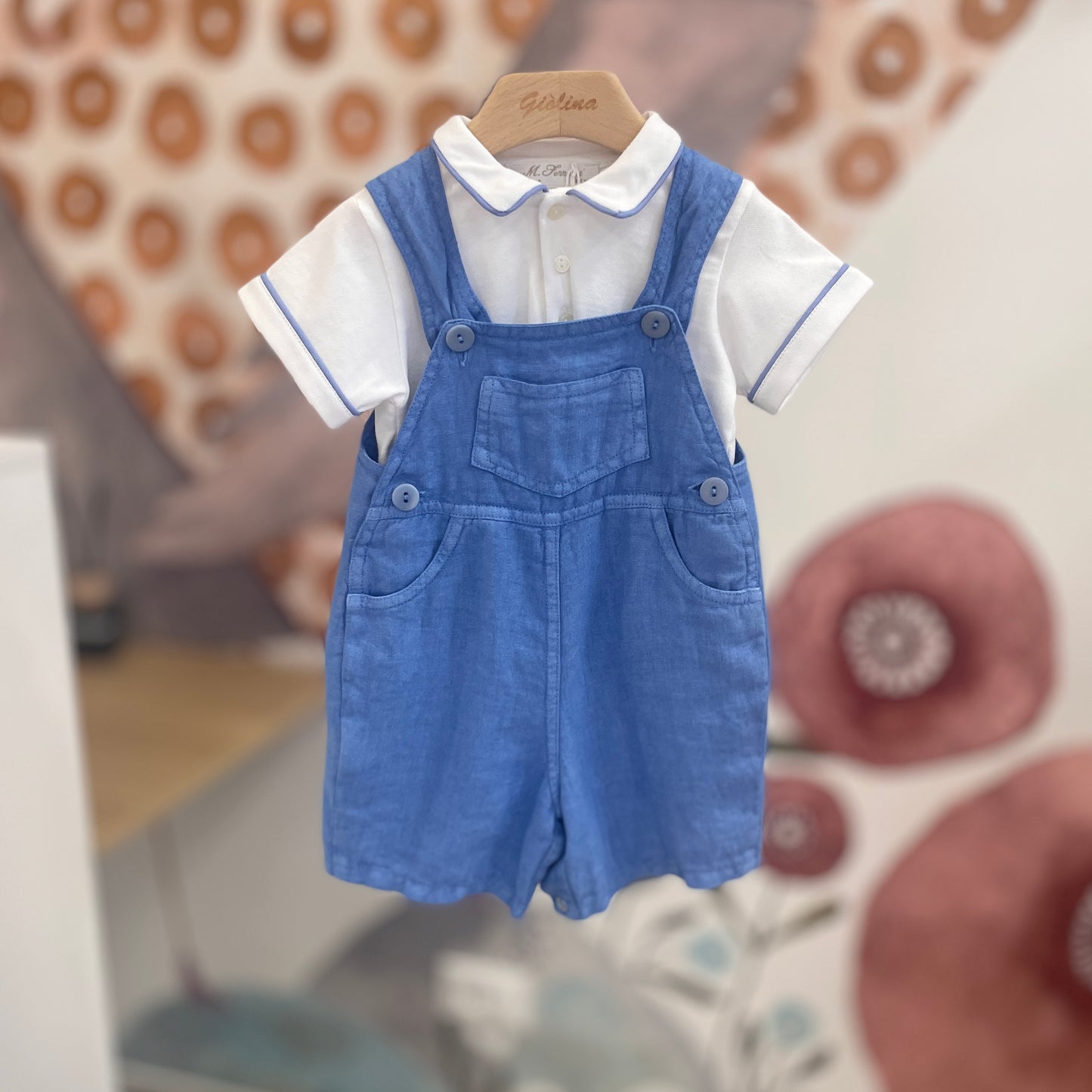 Salopette in lino bluette+polo bianca con profilo in tinta