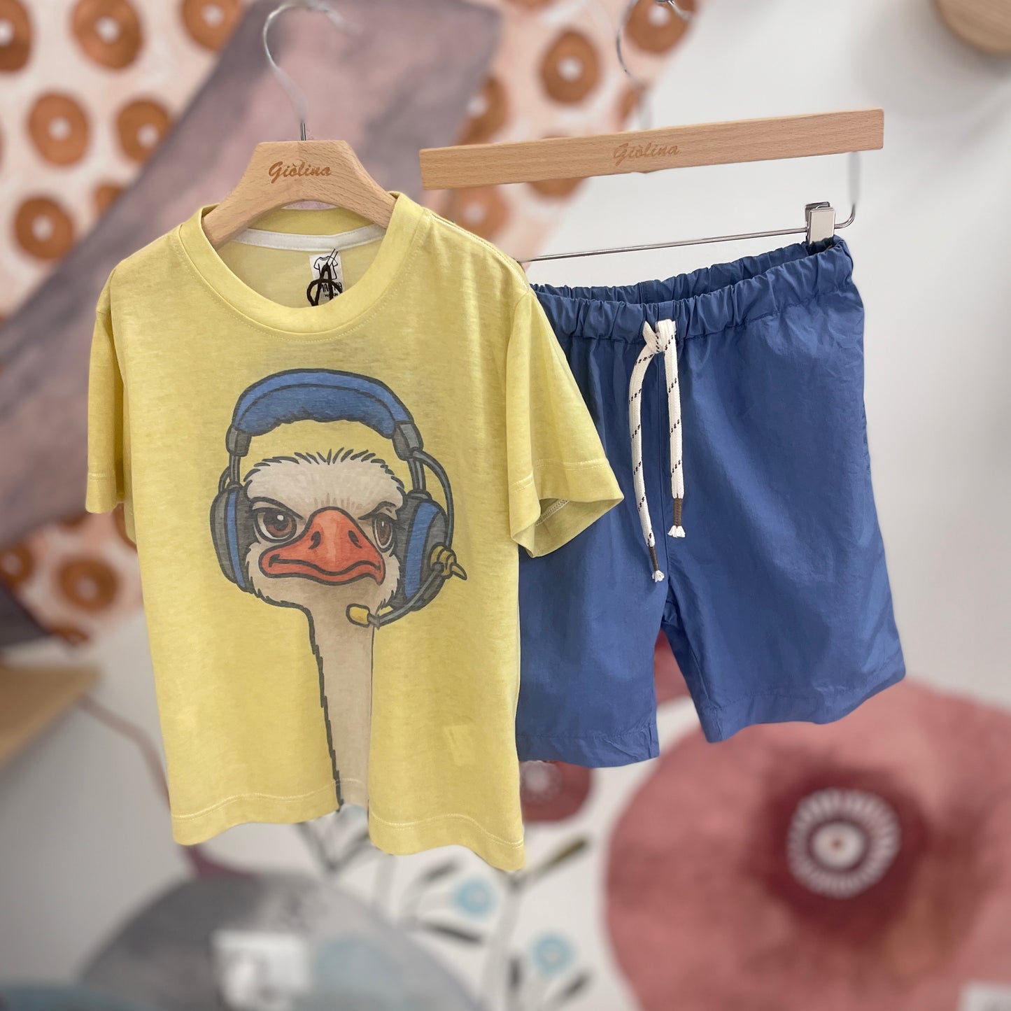 T-shirt struzzo con bermuda indaco
