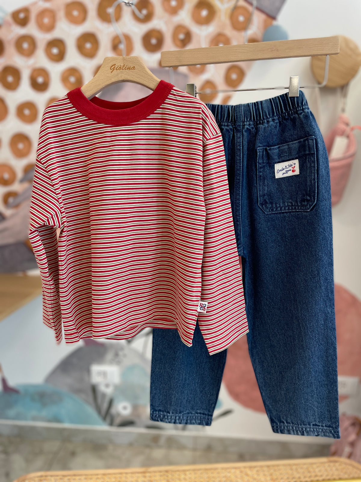 Felpa color block stampa sardine con denim o pantalone velluto, t-shirt stampe varie