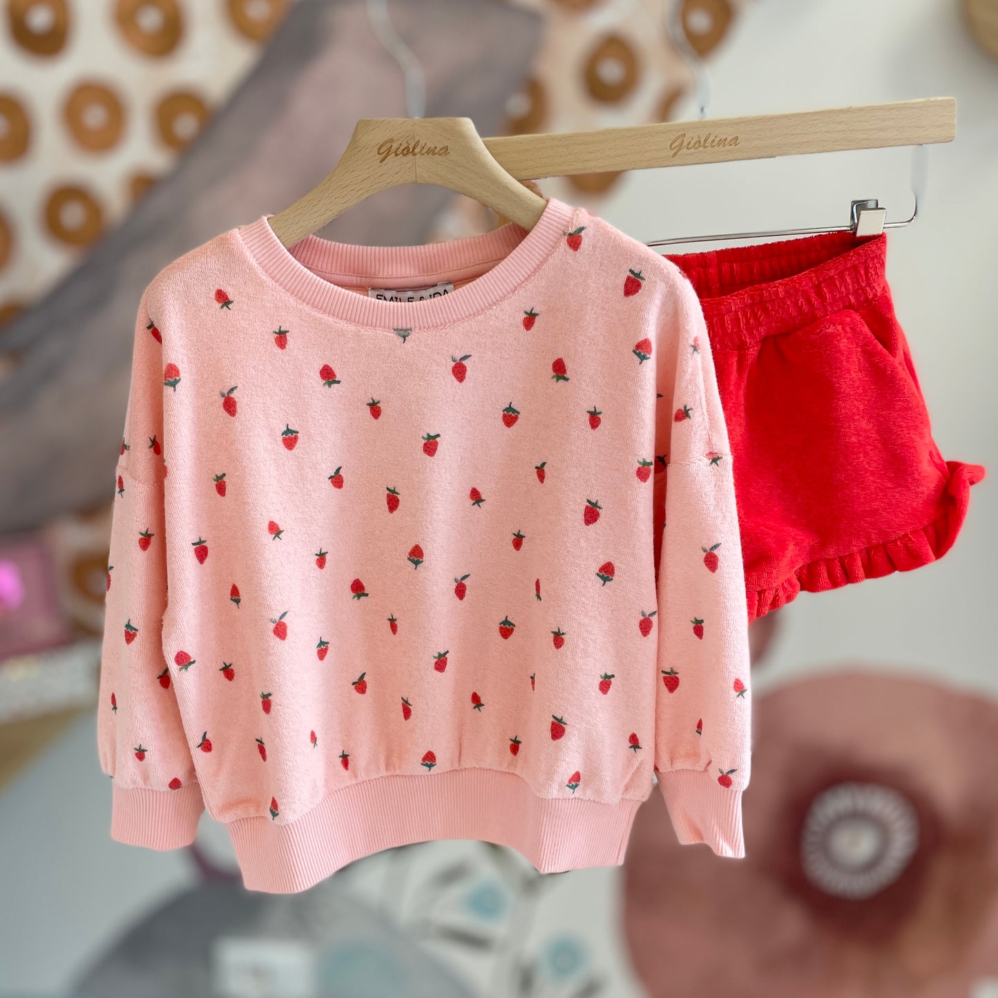 Blusa vichy rosso con shorts in spugna