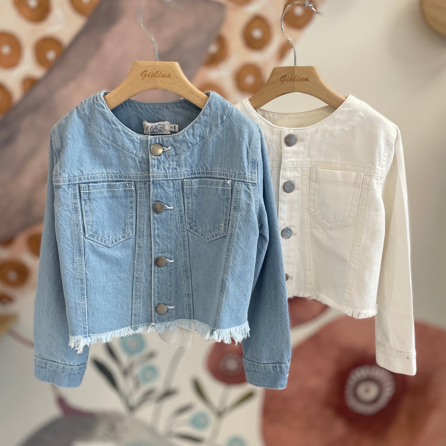Giubbino jeans sfrangiato bianco e denim