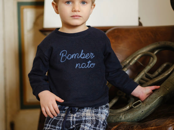 Maglia ricamo “ bomber nato” con pantalone in velluto e t-shirt stampa orsetto