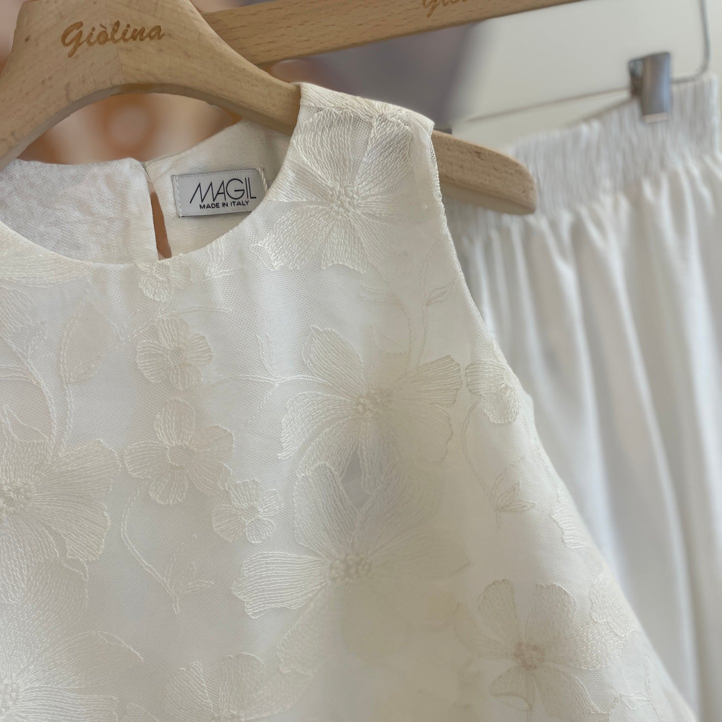 Top doppio tessuto in tulle ricamato e pantalone crepè