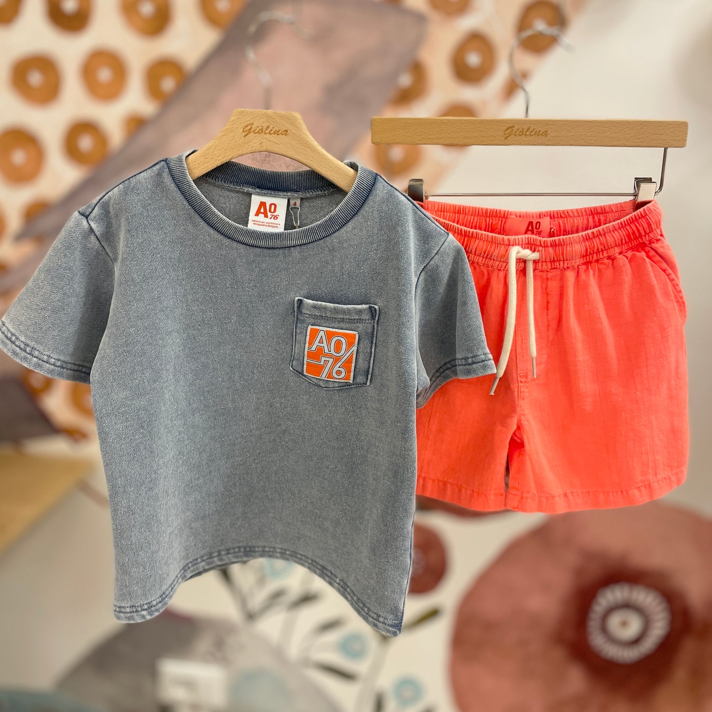 T-shirt in felpa con taschino logato bermuda e t-shirt