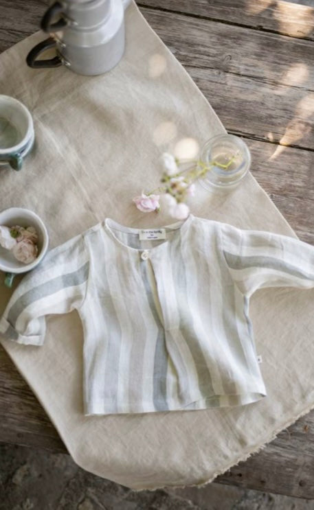 Camicia lino rigata con pantalone bianco