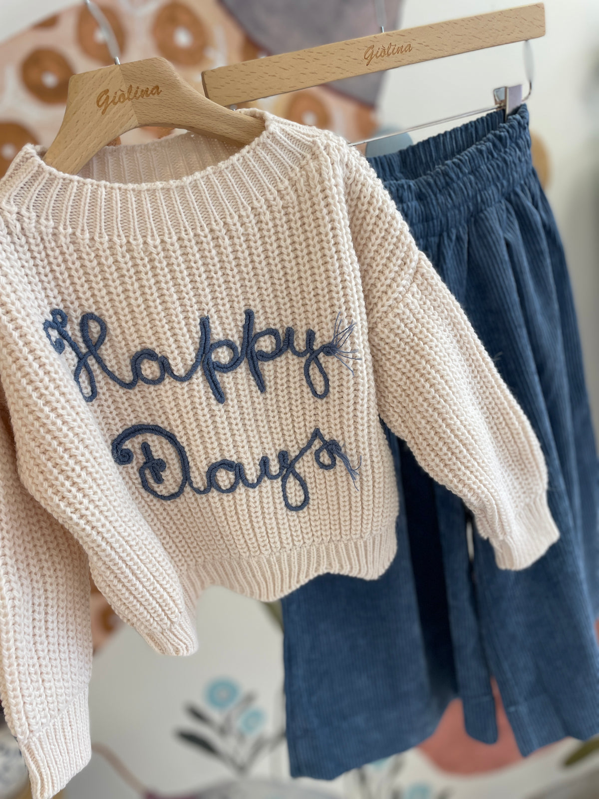 Pullover “ happy days “ con pantalone denim over
