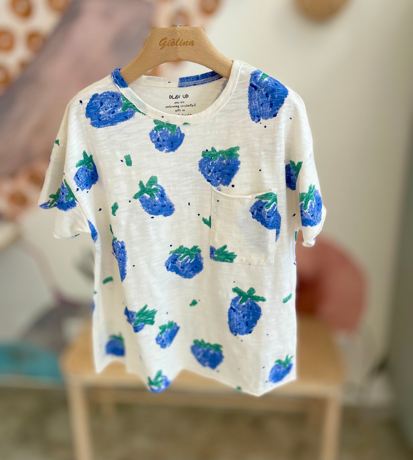 T-shirt stampa fragole blu e bermuda