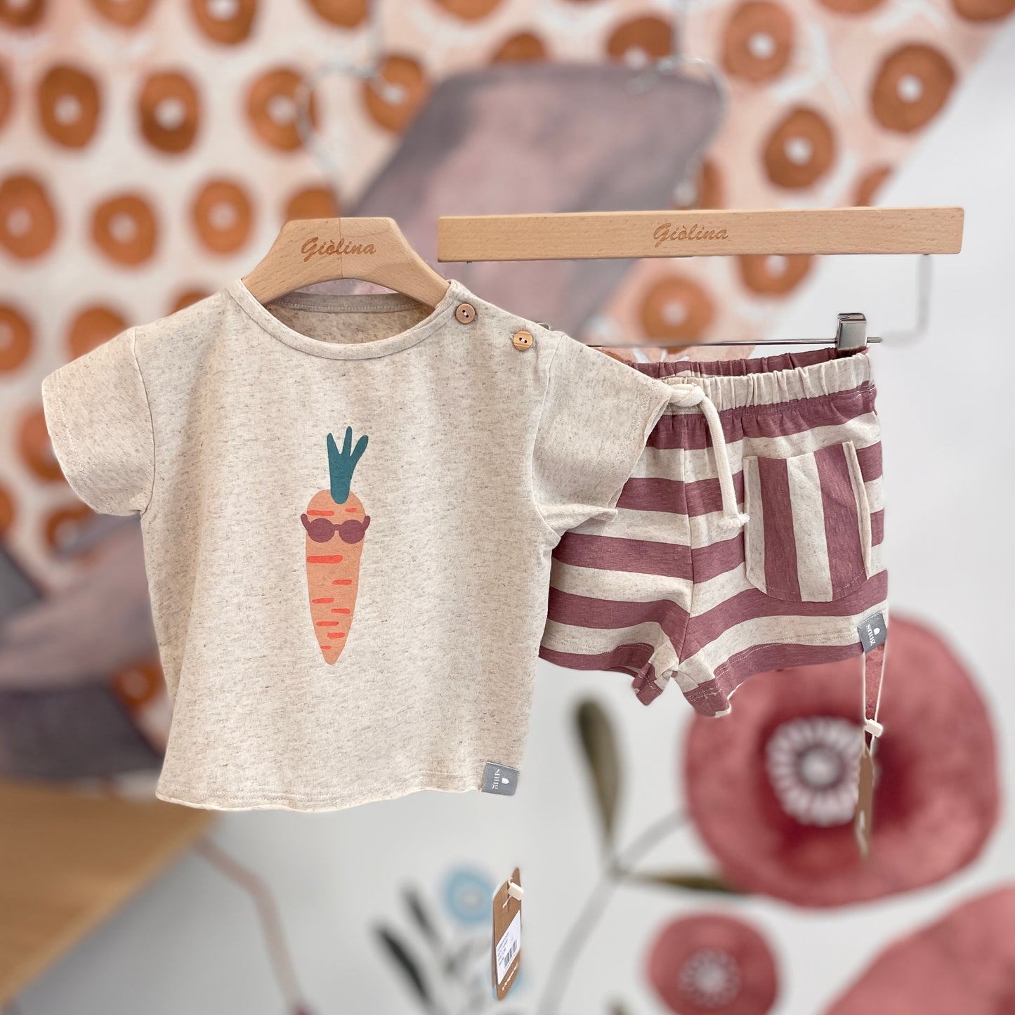 T-shirt carota con shorts in felpa rigato terracotta