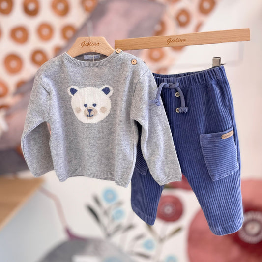 Pullover grigio orsetto e pantalone velluto indaco