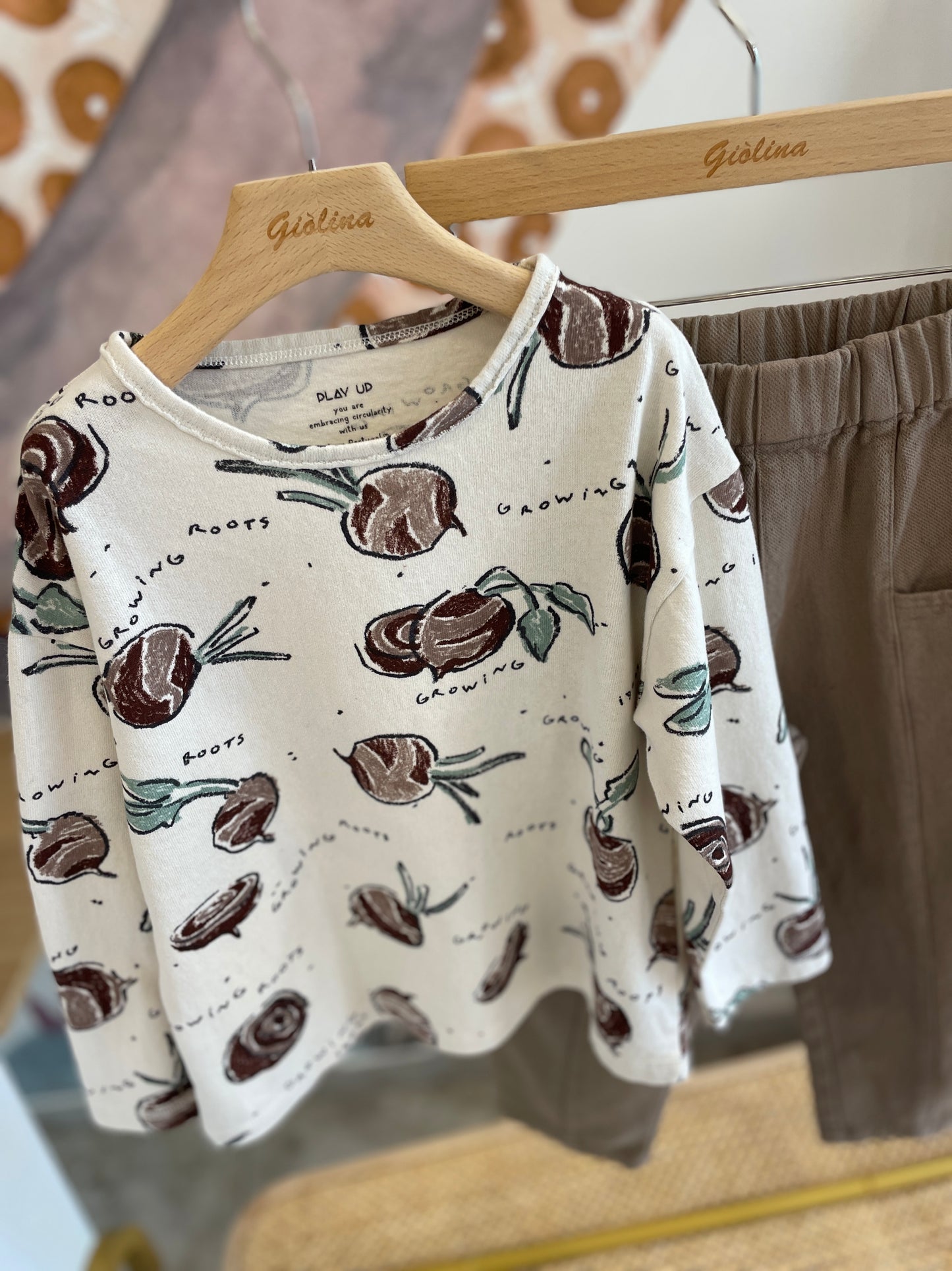T-shirt ravanelli  con pantalone tortora