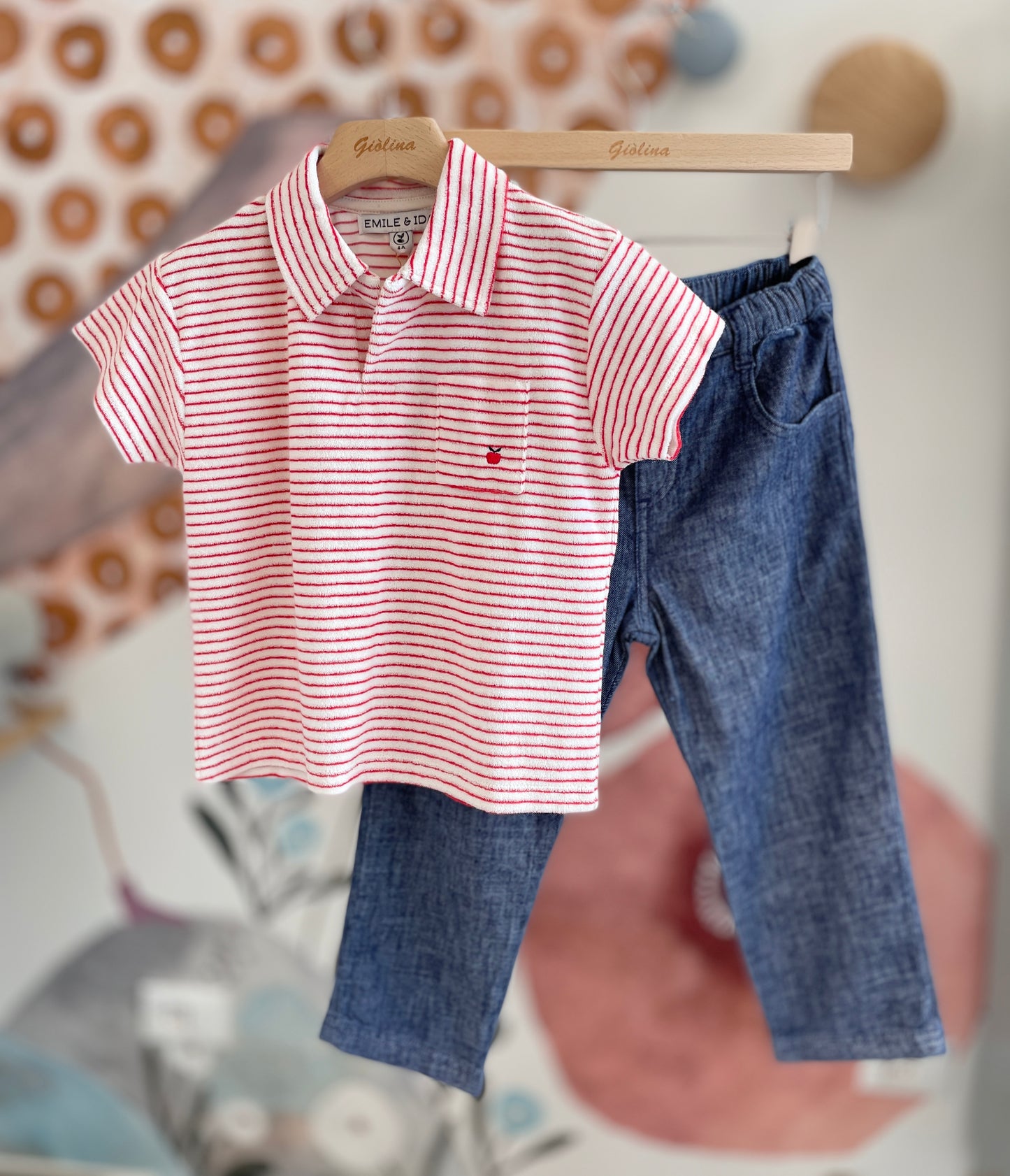 Polo spigna riga rossa con pantalone marino
