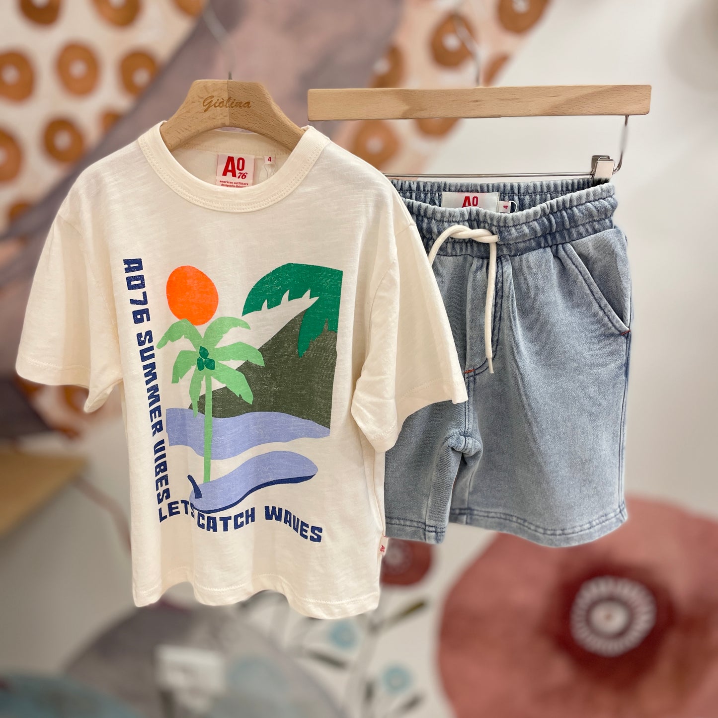 T-shirt in felpa con taschino logato bermuda e t-shirt