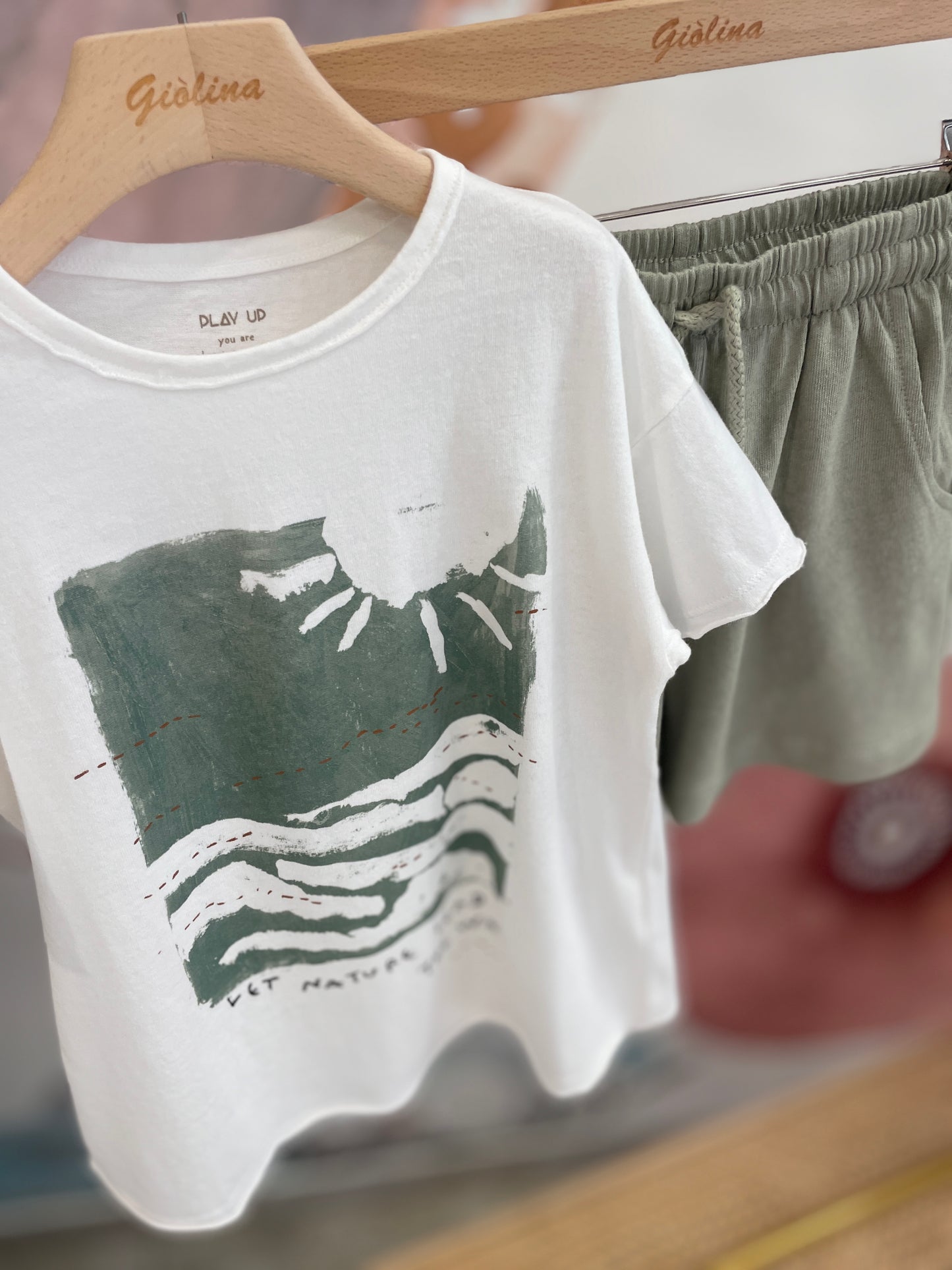 Completo t-shirt verde con bermuda
