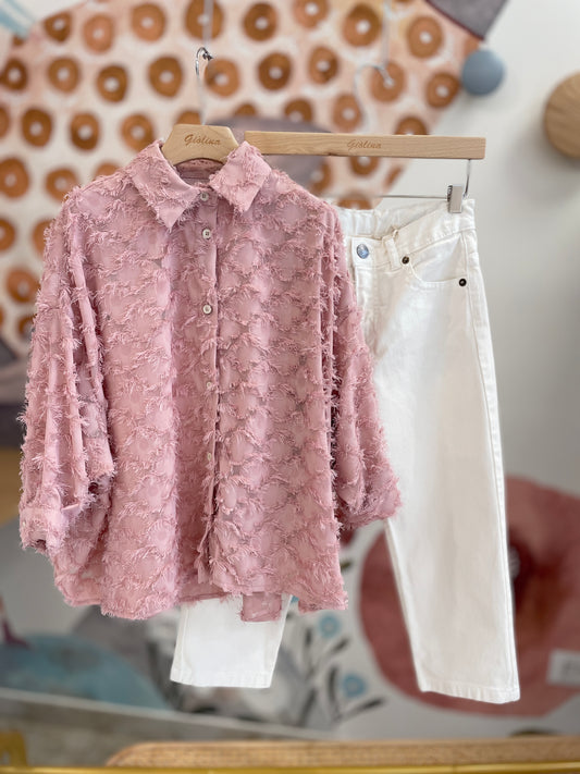 Camicia zaffiro con denim bianco.