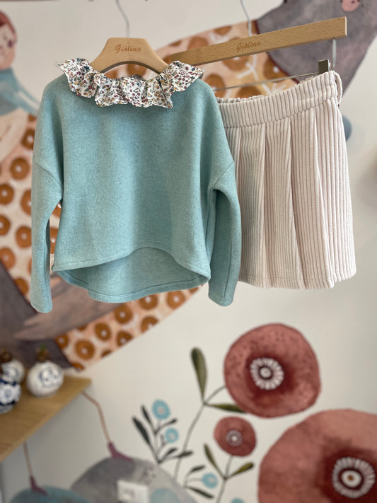 Maglia con colletto fiorellini e gonna a pieghe in velluto