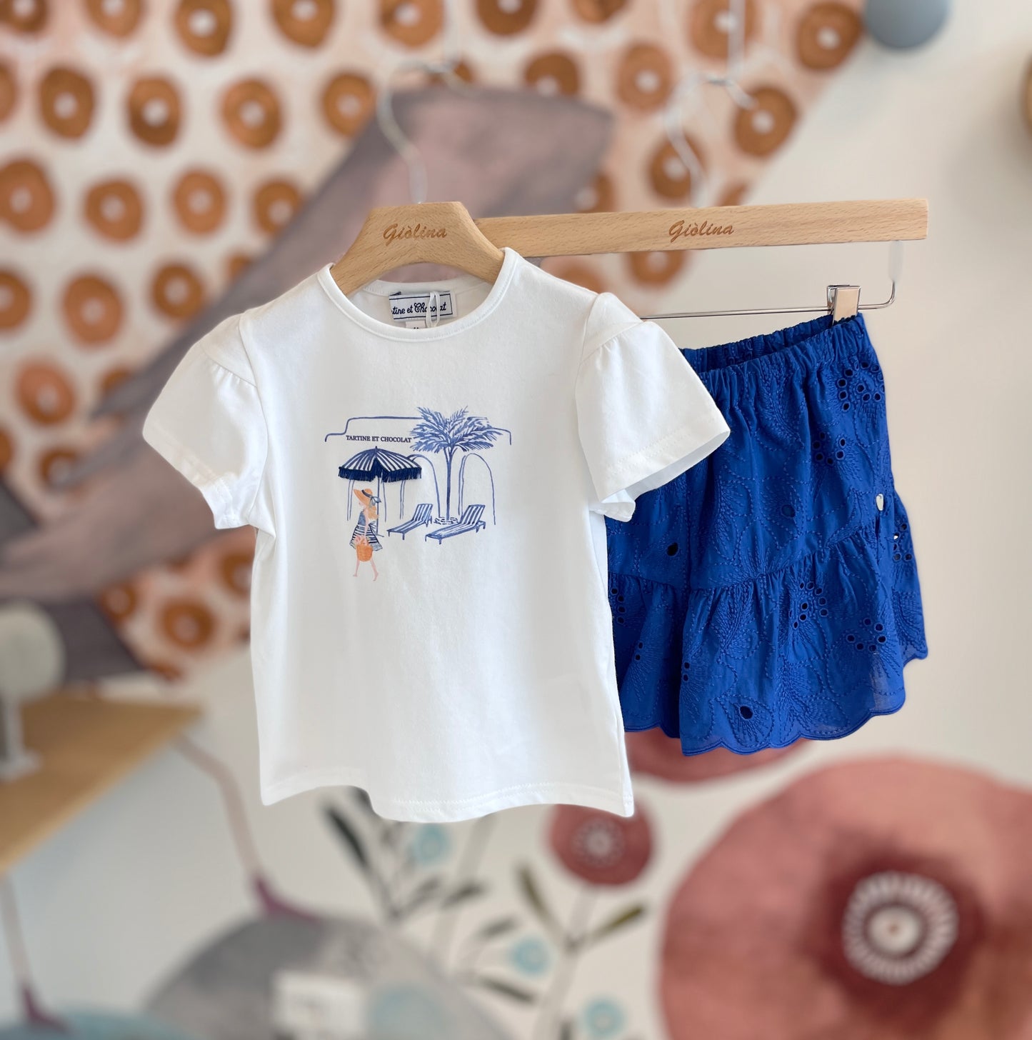 Shorts sangallo blu e t-shirt stampa