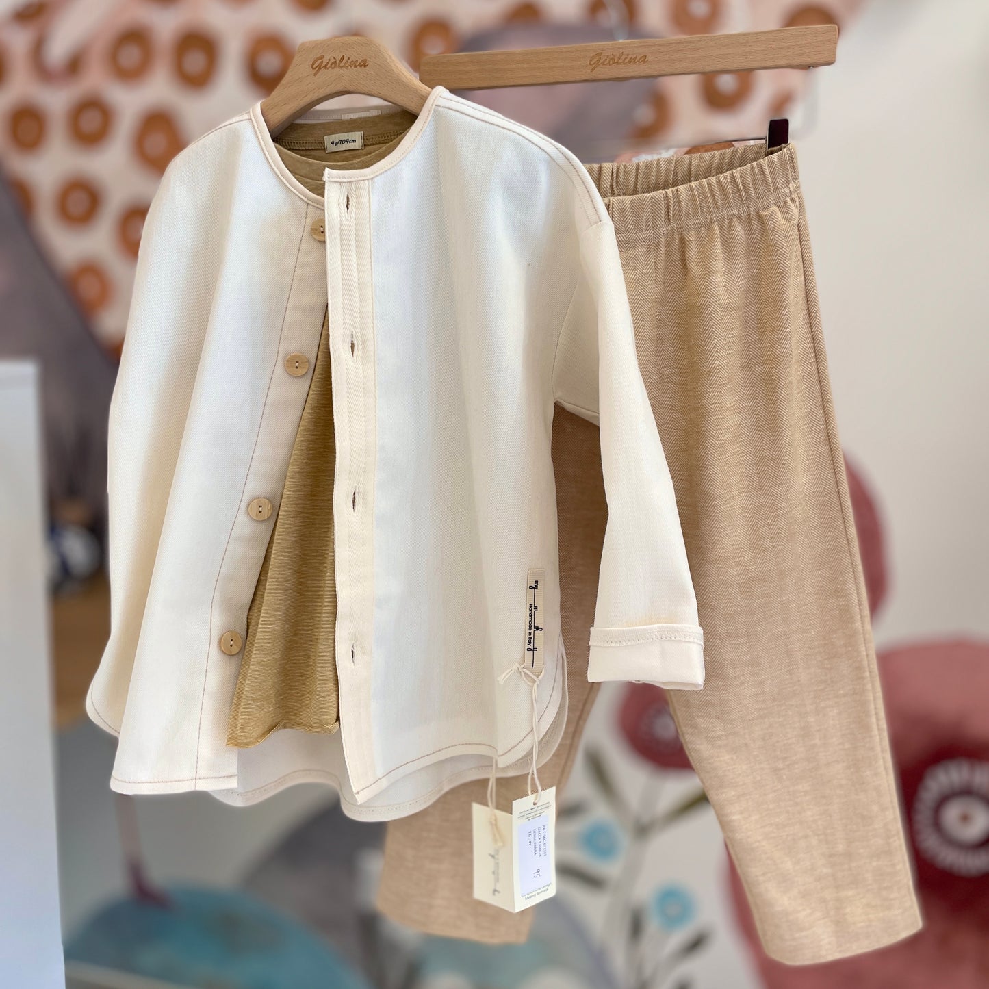 Giacca a camicia Denim naturale, t-shirt taschino e pantalone dritto