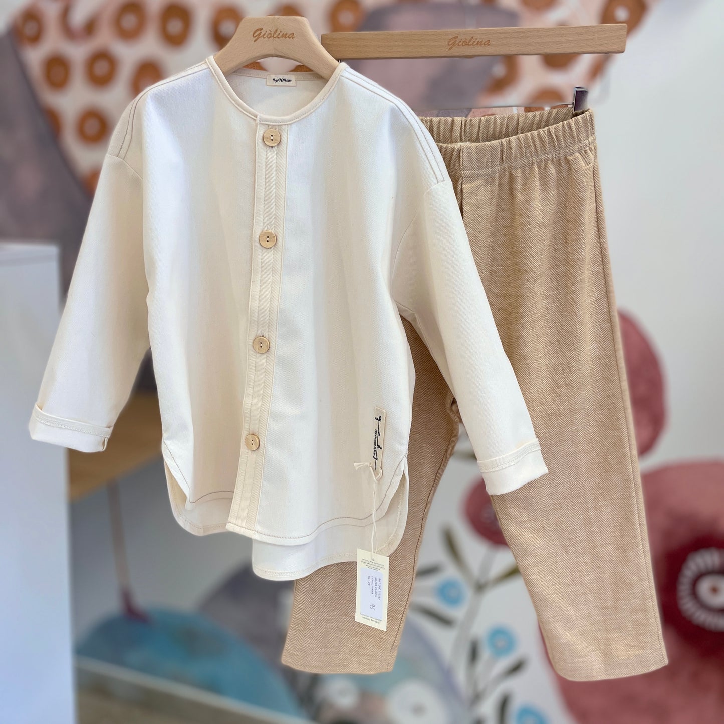 Giacca a camicia Denim naturale, t-shirt taschino e pantalone dritto