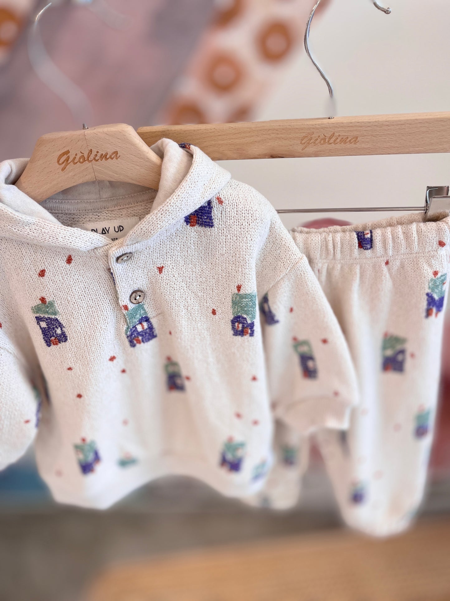 Completo felpa e pantalone in caldo cotone con stampa casette