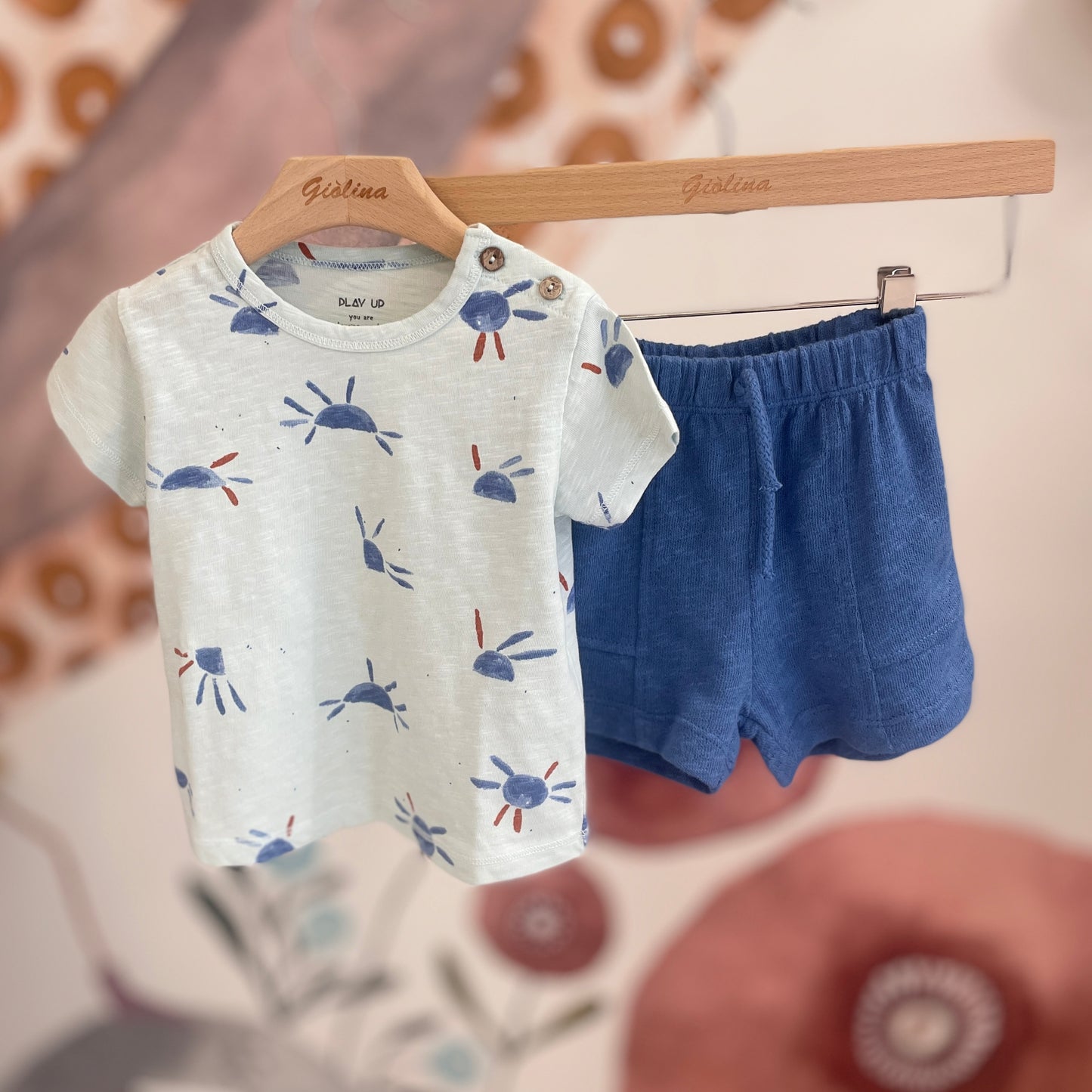 T-shirt stampa sole e bermuda bluette