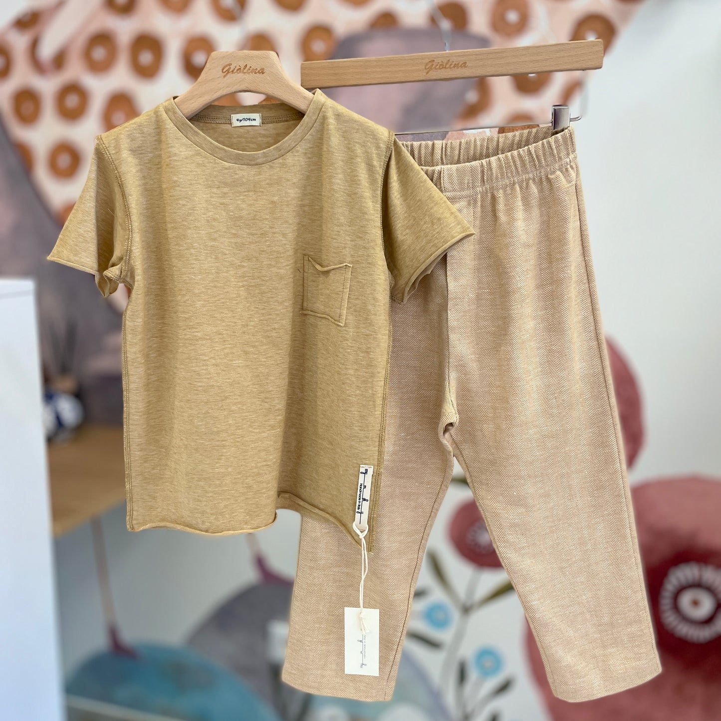 Giacca a camicia Denim naturale, t-shirt taschino e pantalone dritto