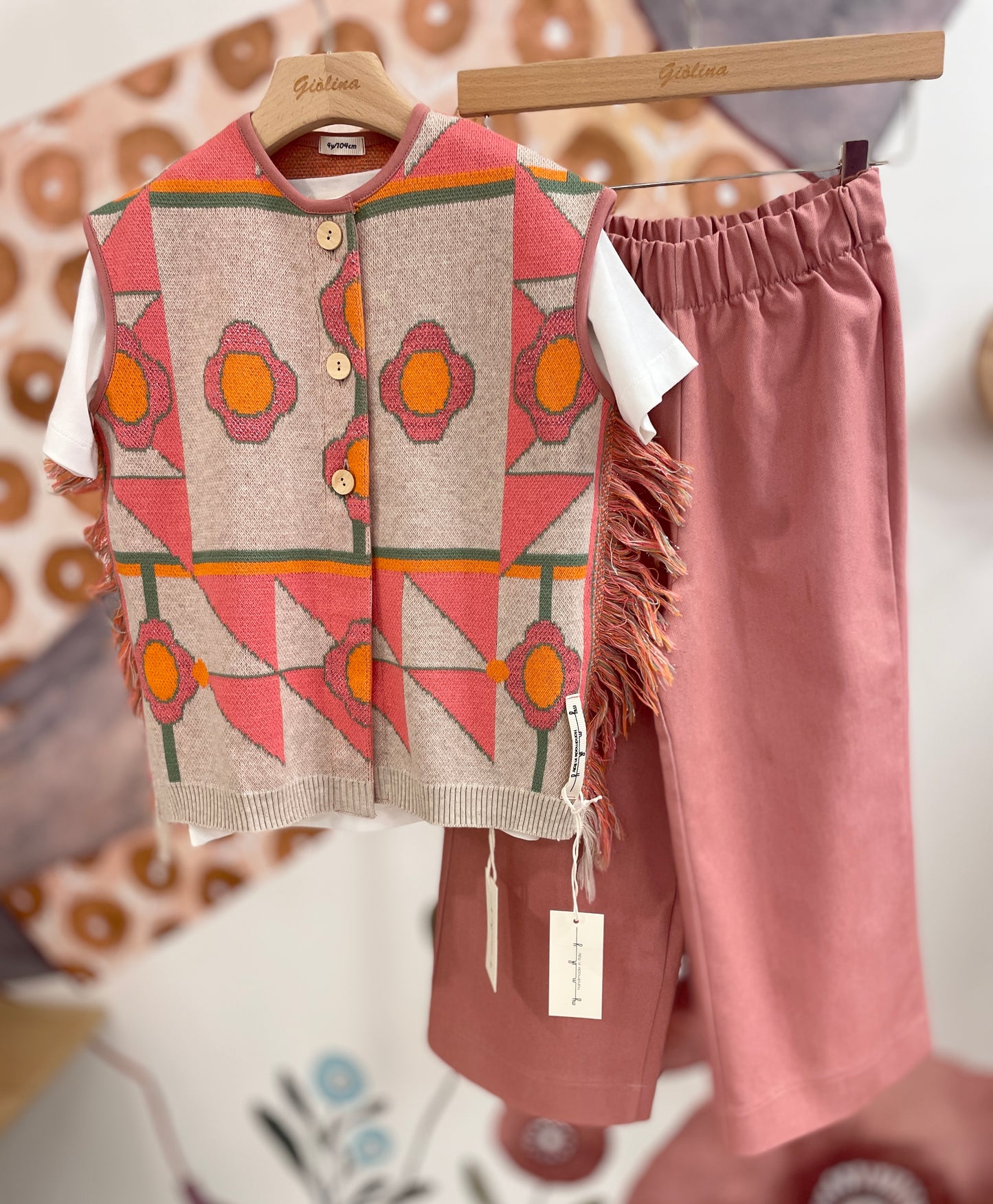 Gilet tricot fiore con pantalone palazzo Denim rosa