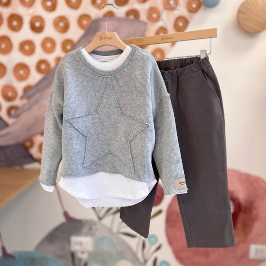 Maglia cotone caldo stella con pantalone antracite e t-shirt