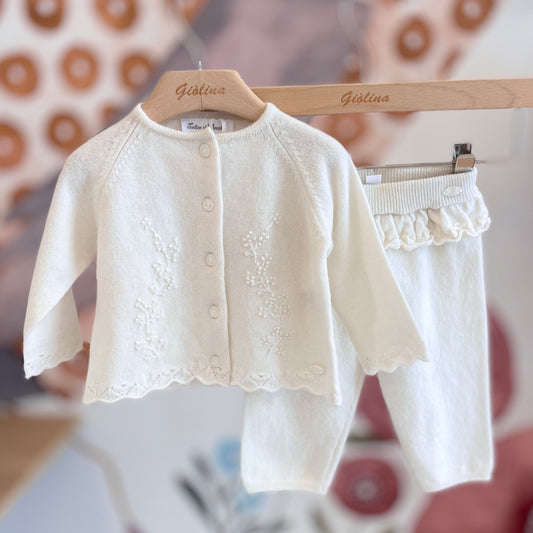 Completo latte cardigan e ghetta rouches