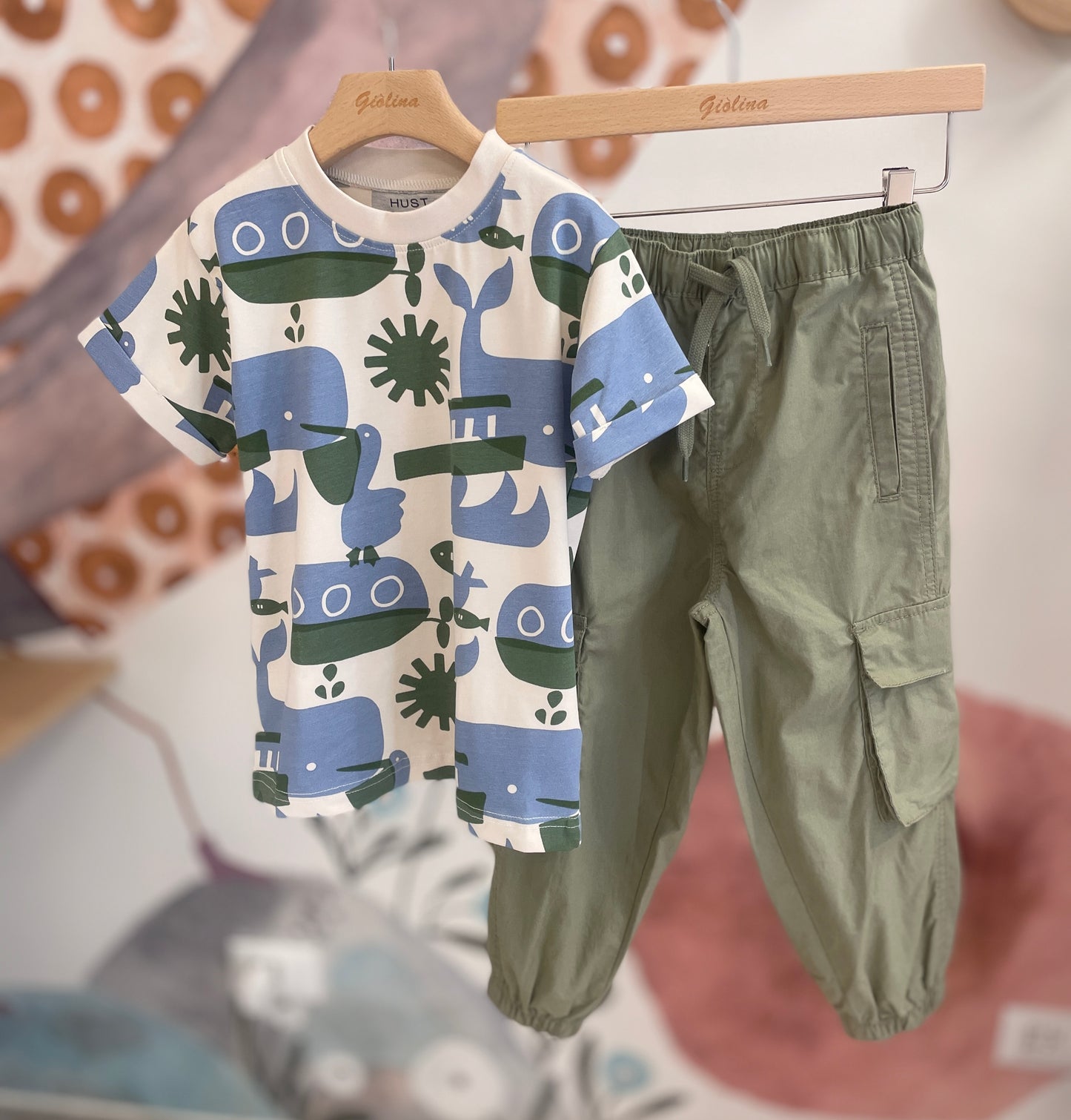 Estate t-shirt stampate con pantalone cargo verde