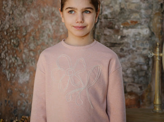 Maglia con ricamo margherita e pantalone gaucho cotocashmere rosa fhard