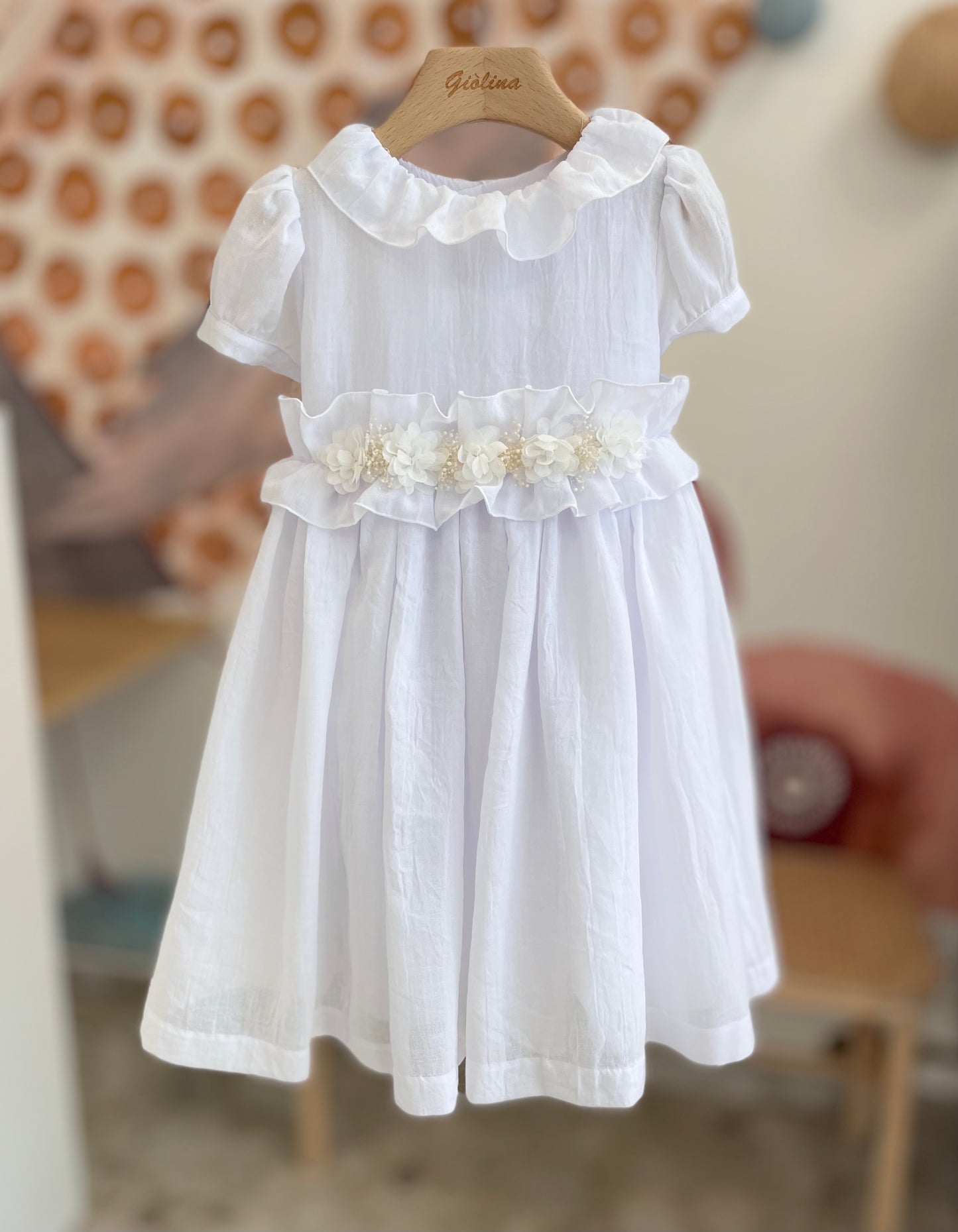 Abito  in garza con cinture rose