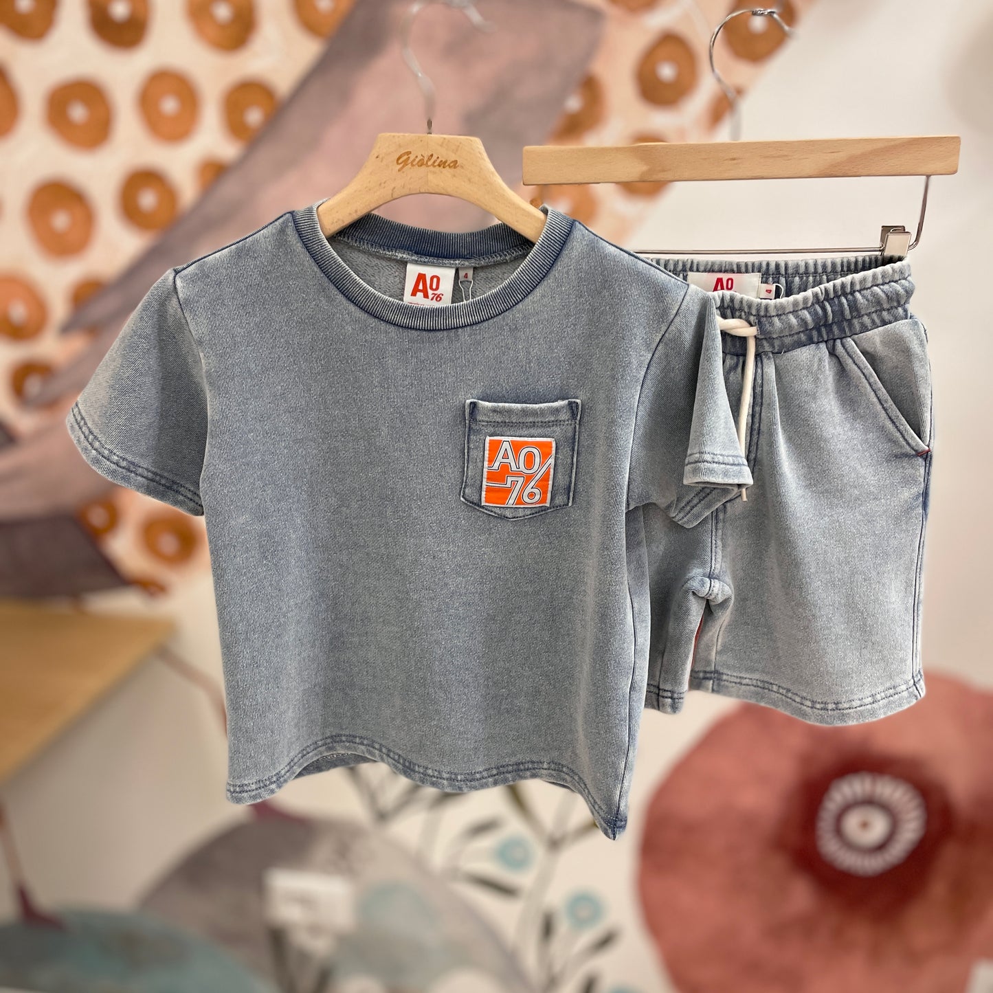 T-shirt in felpa con taschino logato bermuda e t-shirt