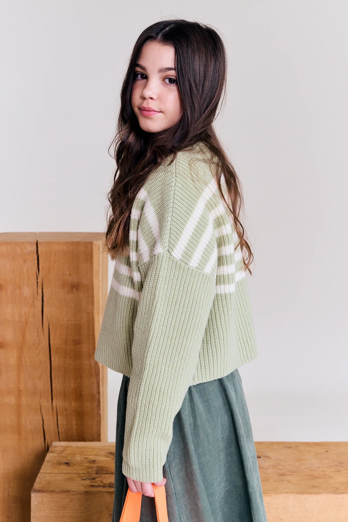 Maglia crop rigata con minigonna ecopelle timo