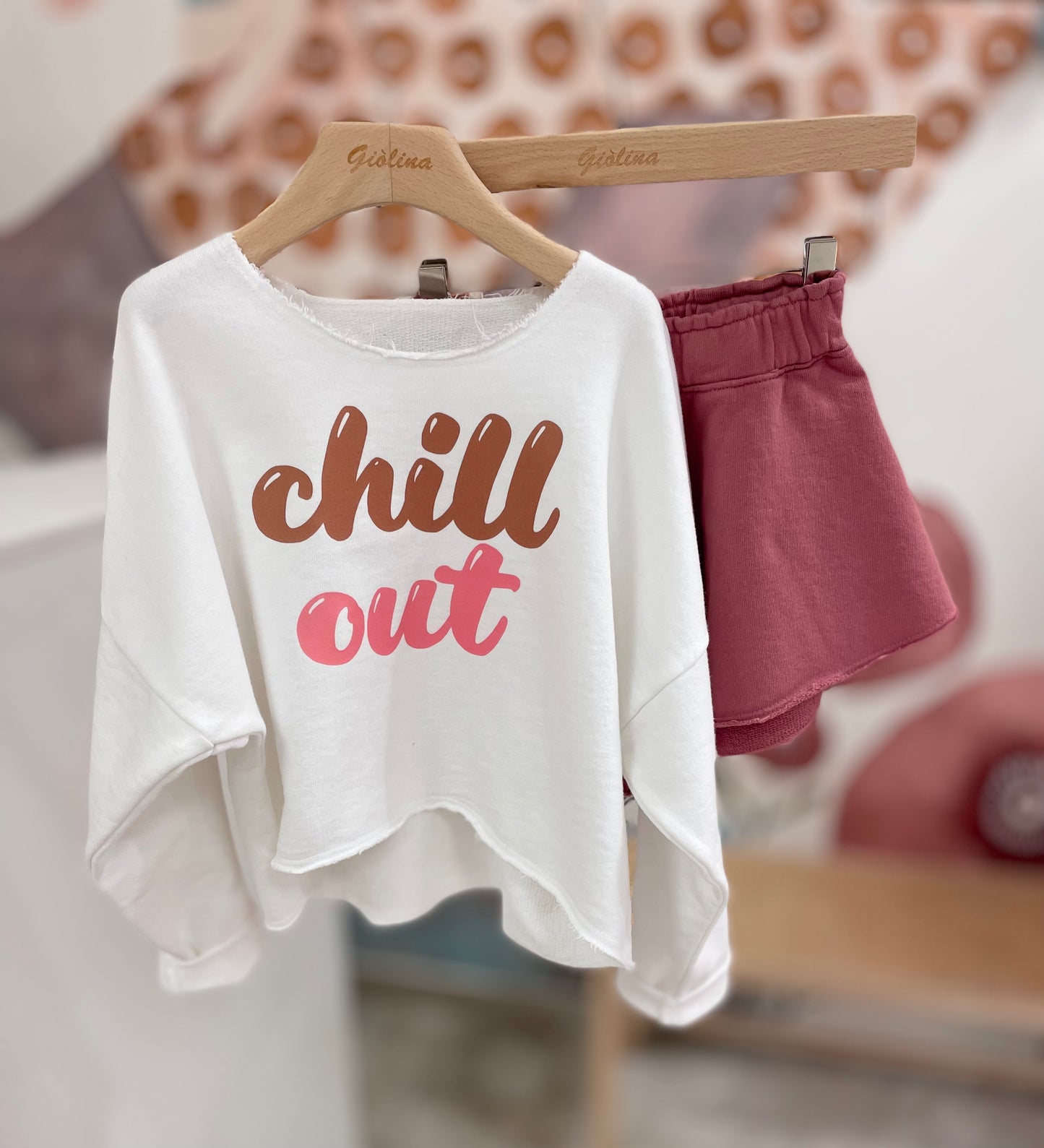 Felpa "Chill out " con short a farfalla