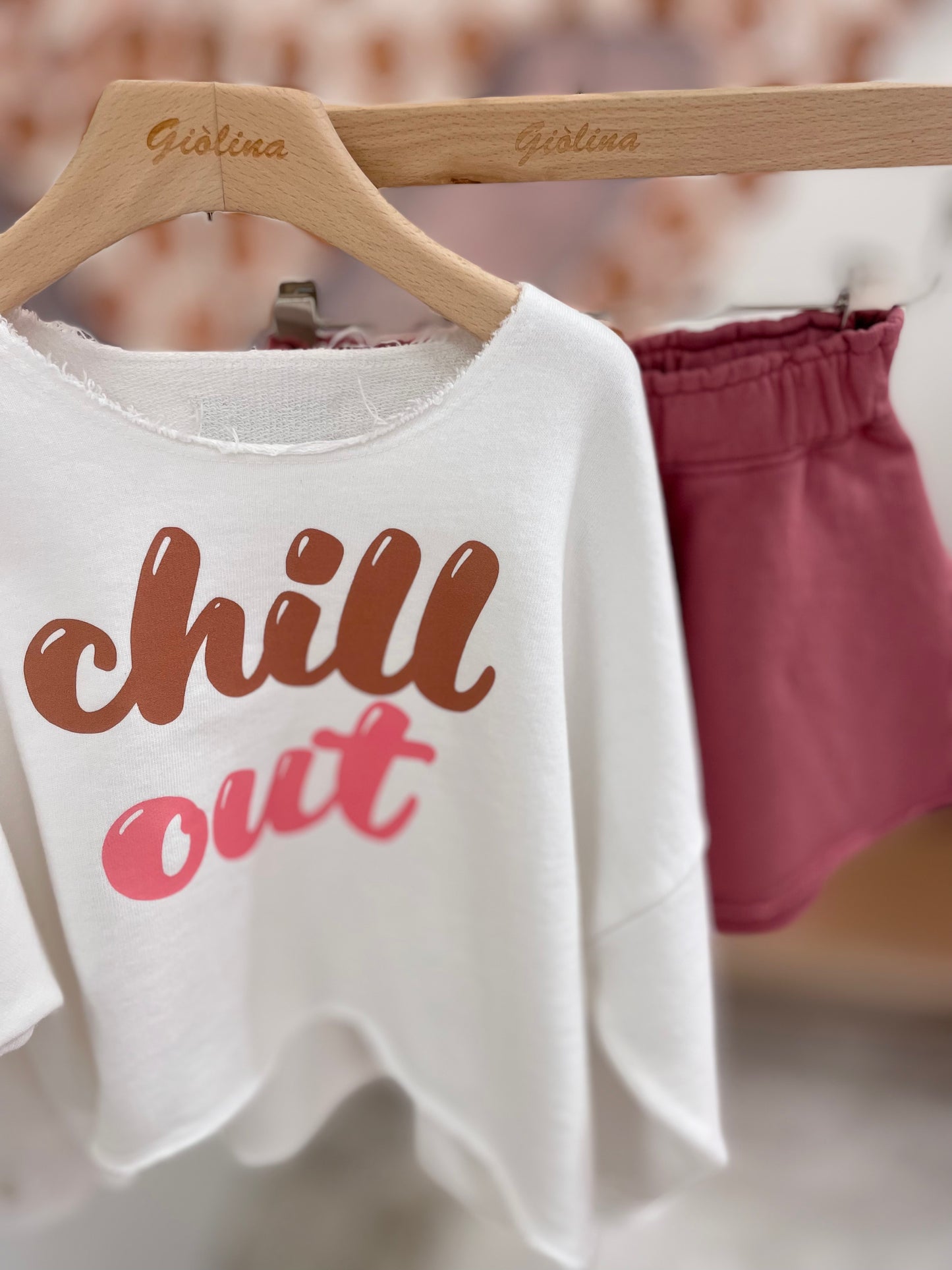 Felpa "Chill out " con short a farfalla