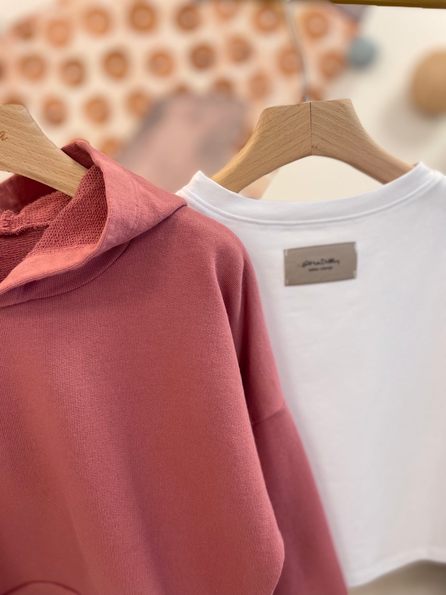 Completo felpa con cappuccio e pantalone a zampa