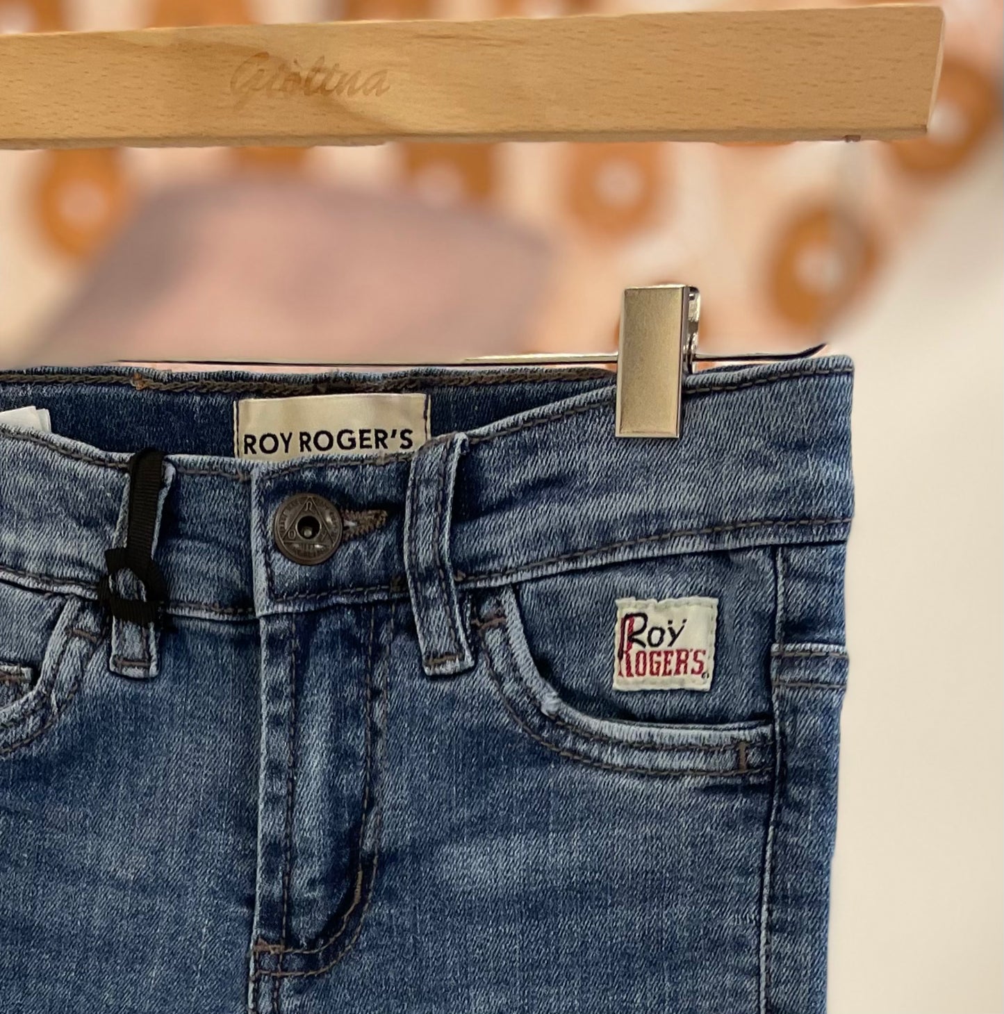 T-shirt e maglia girocollo e denim skinny