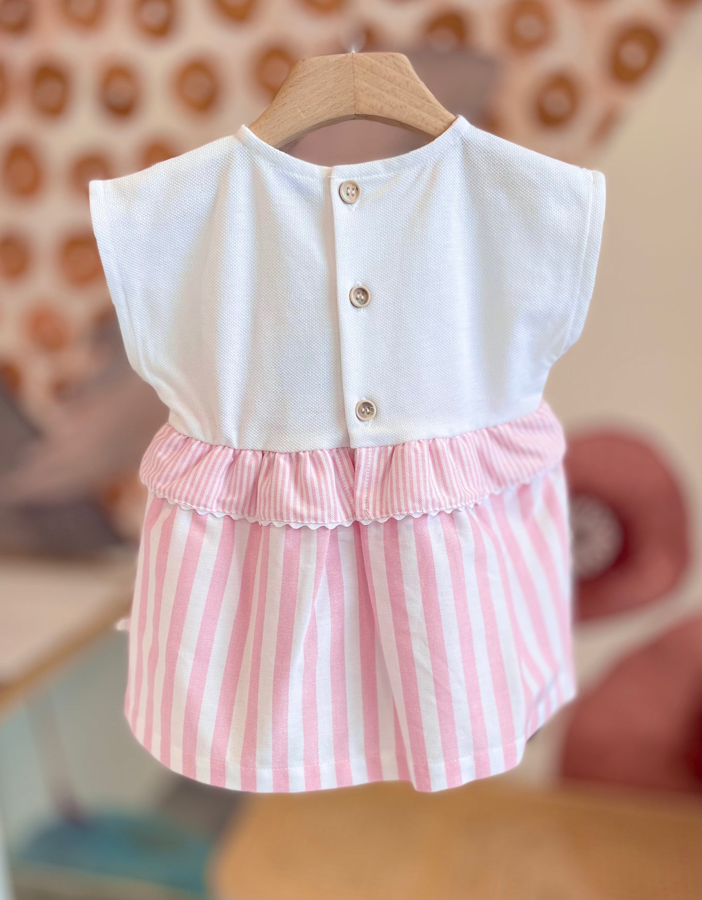 Abito e completo  t-shirt con colletto rotondo e culotte gessata rosa