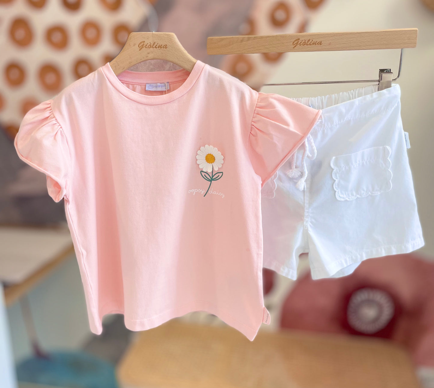 Completo top gessato con shorts bianco