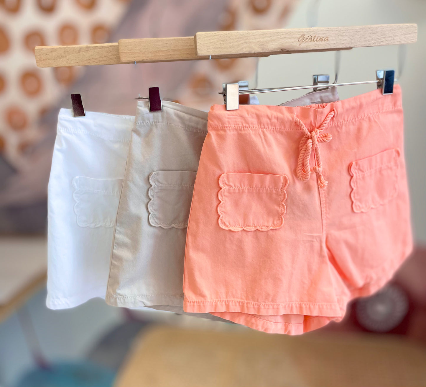 Completo top gessato con shorts bianco