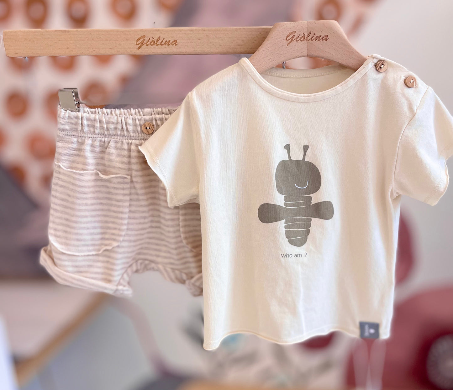 Completo T-shirt lumaca beige con shorts rigato