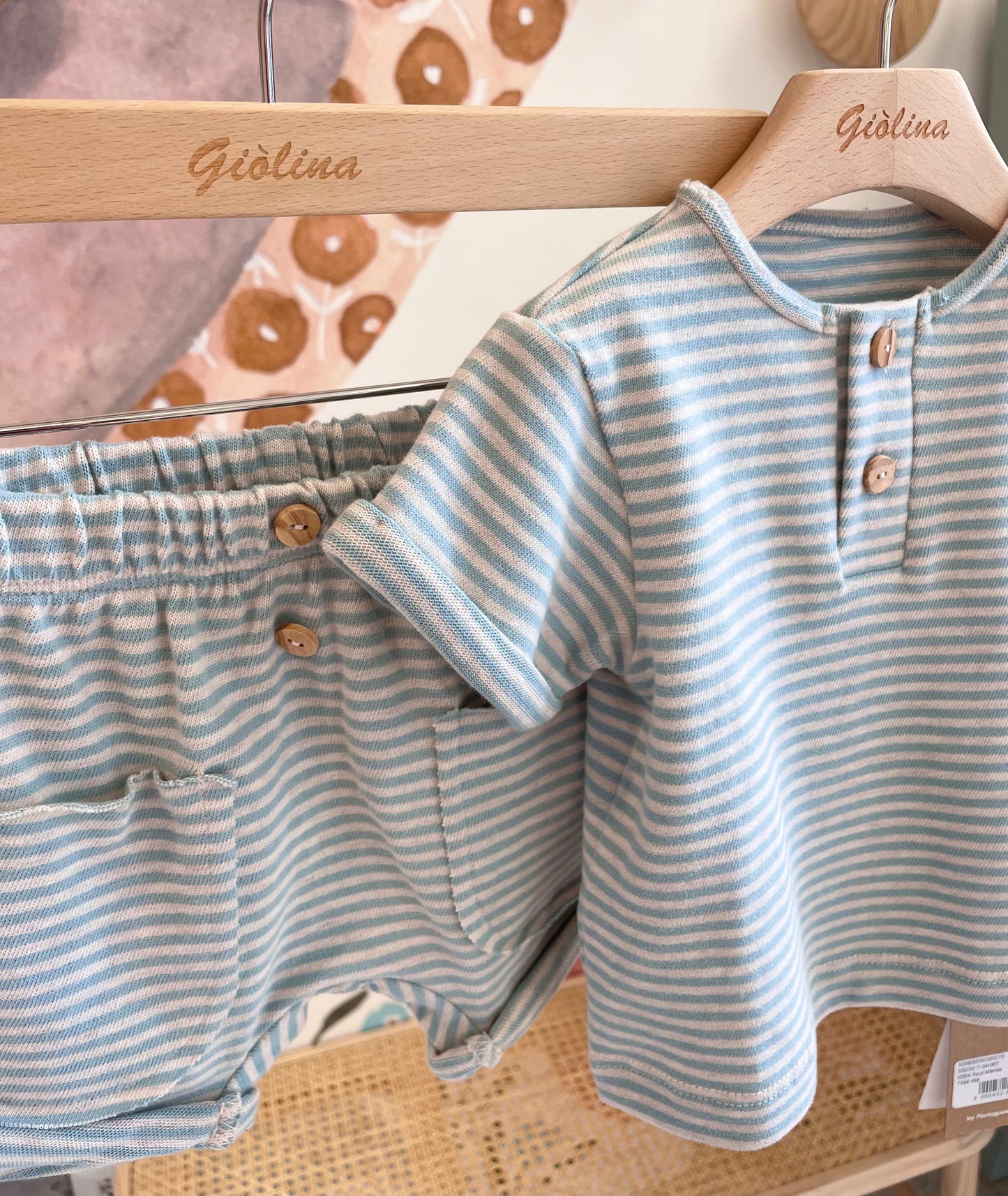 Completo t-shirt serafino e shorts rigato