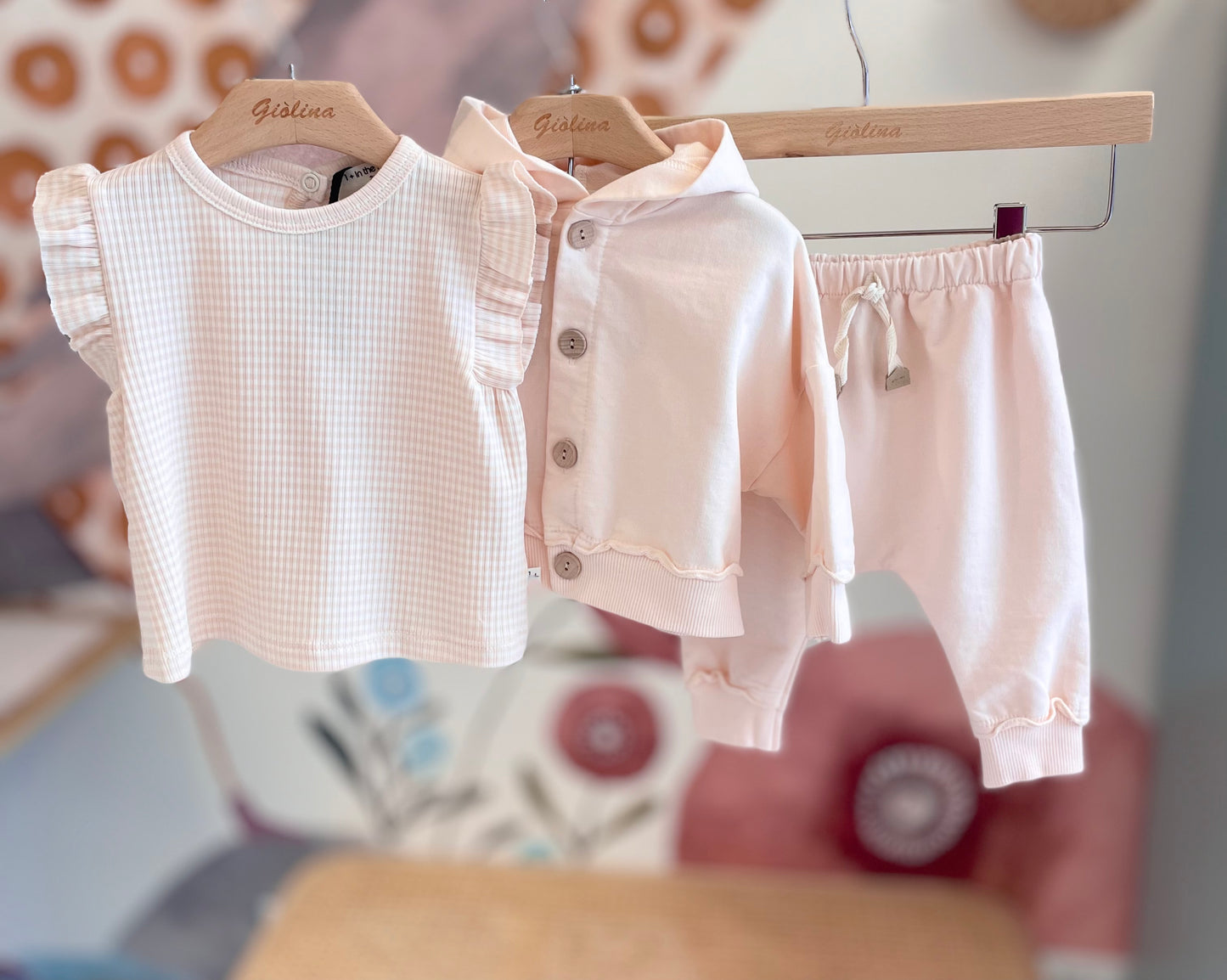 Completo tuta joggers felpa pantalone e t-shirt rosa
