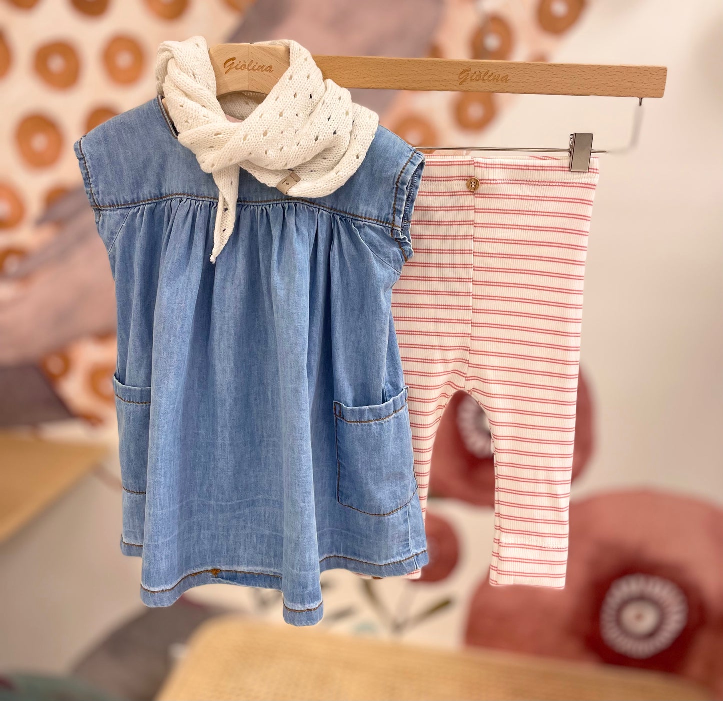 Abito smanicato in Denim con leggings rigato