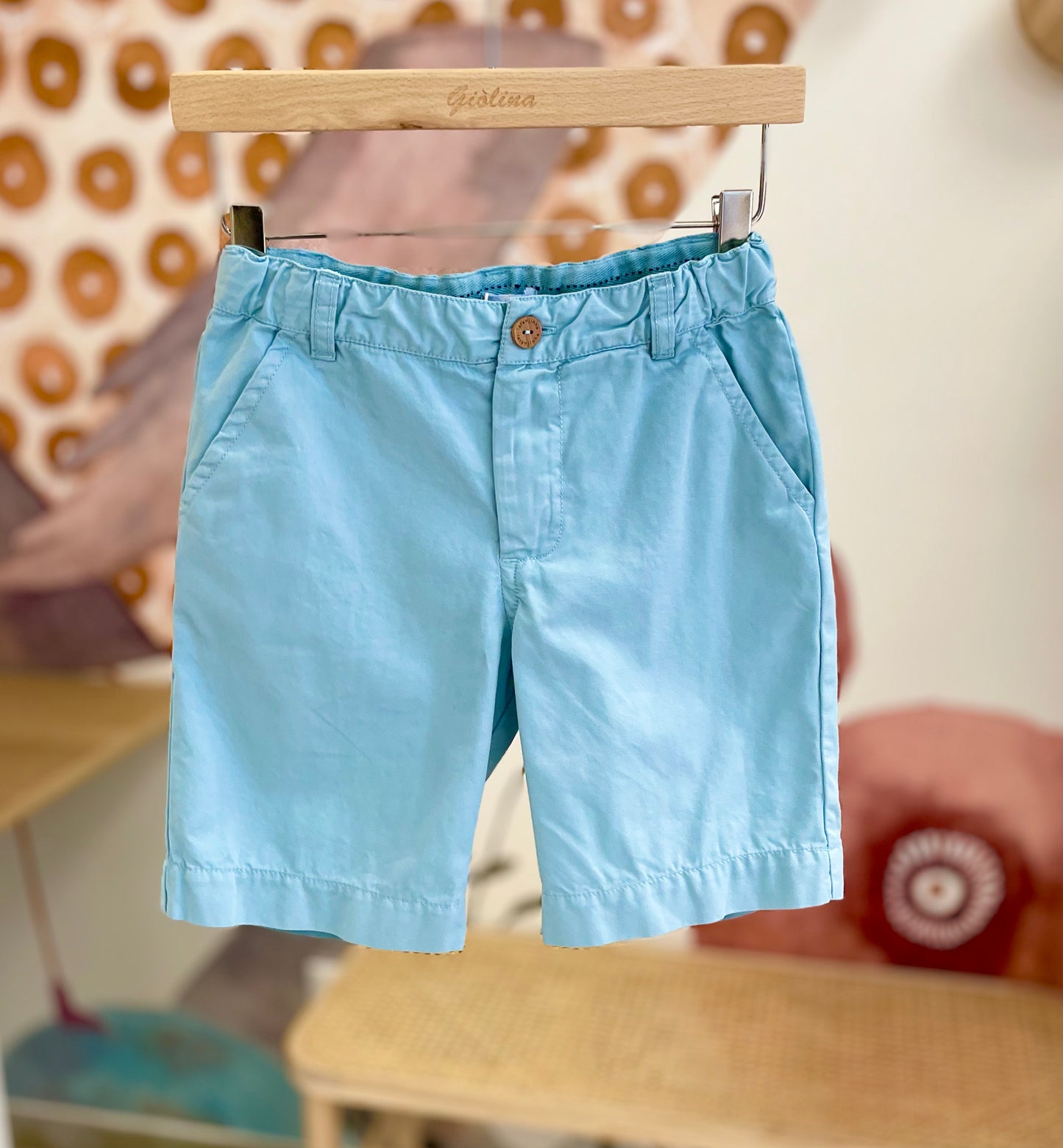 Completo polo rigata con bermuda azzurro taglio chino