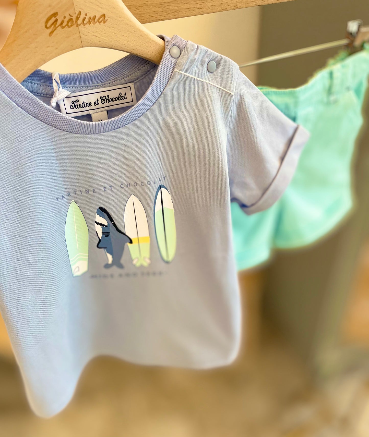 Completo t-shirt surf con bermuda