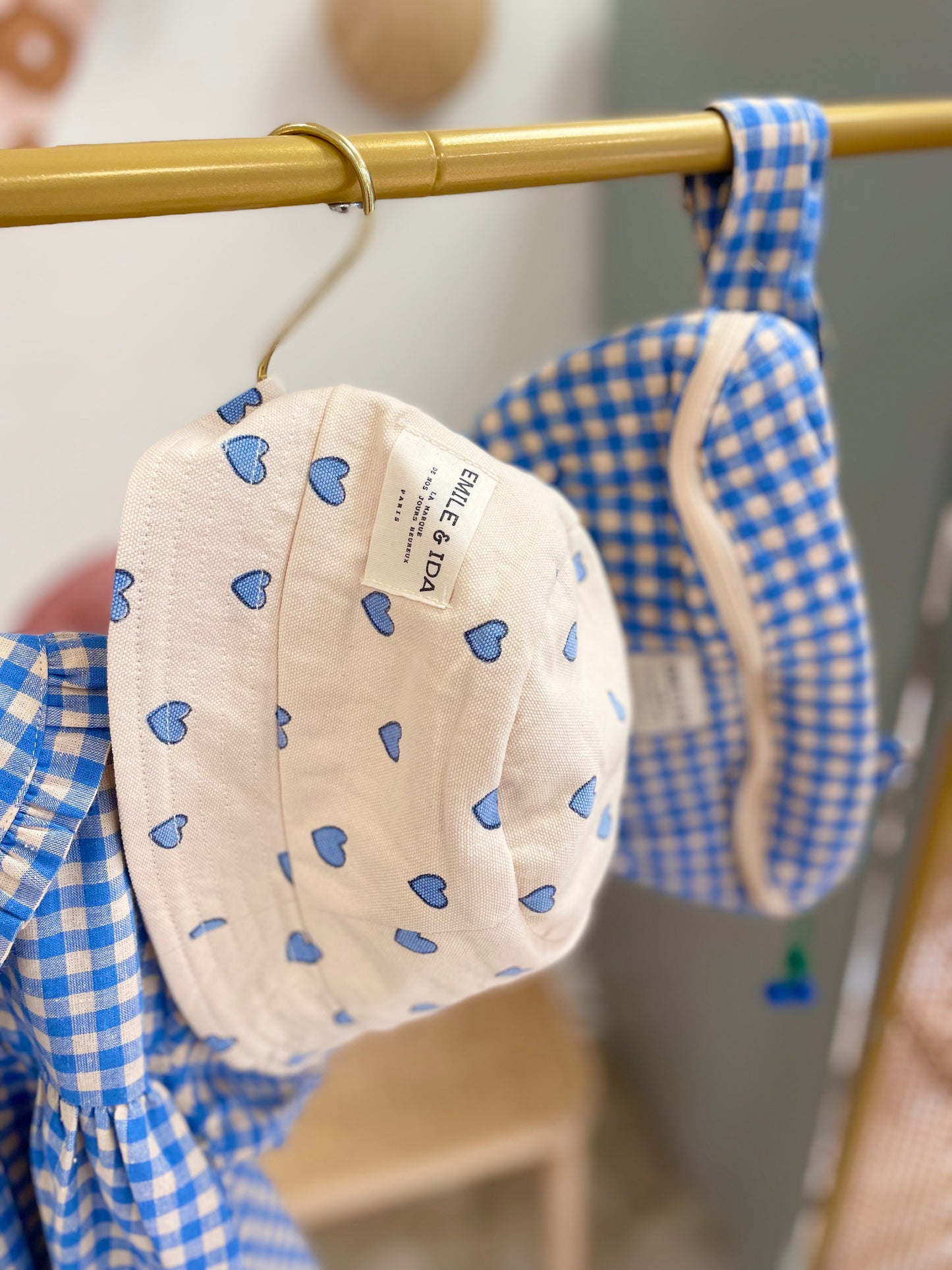 Blusa vichy e shorts a cuori