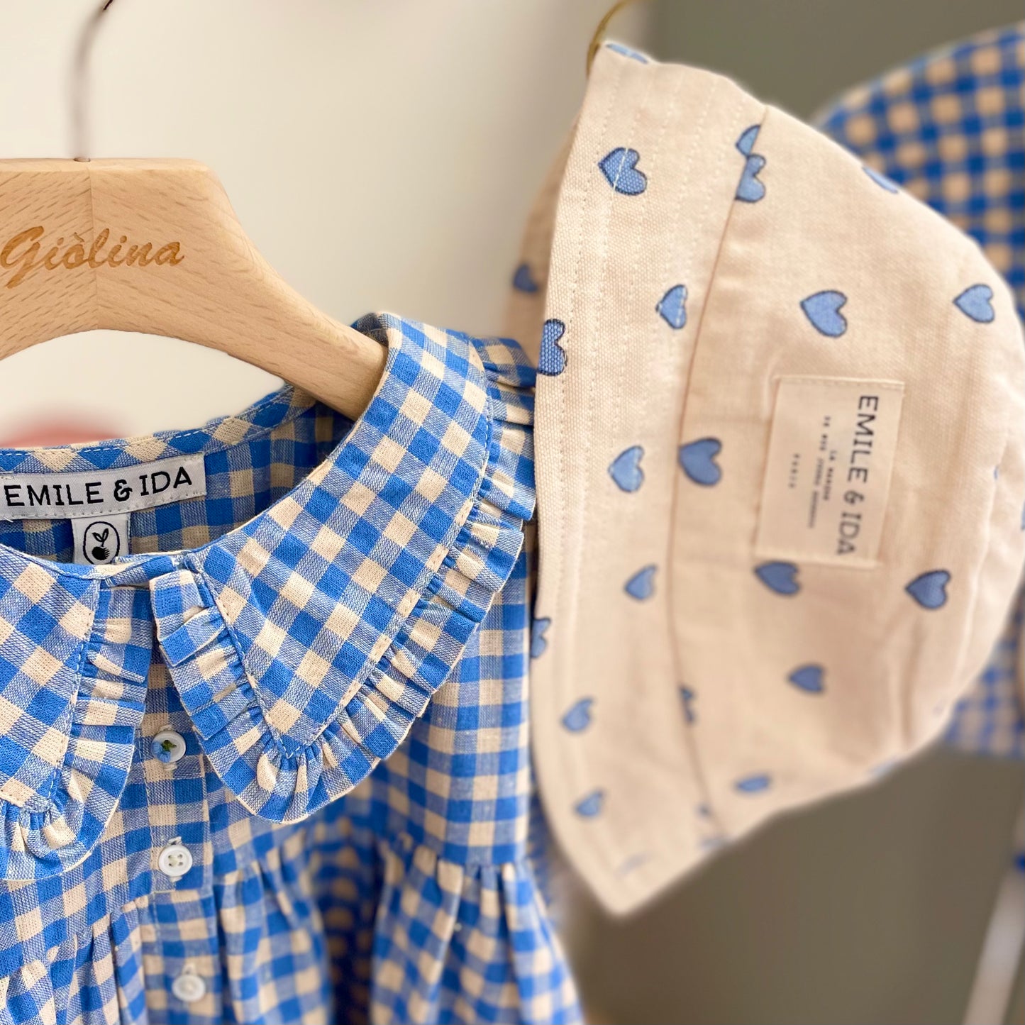 Blusa vichy e shorts a cuori