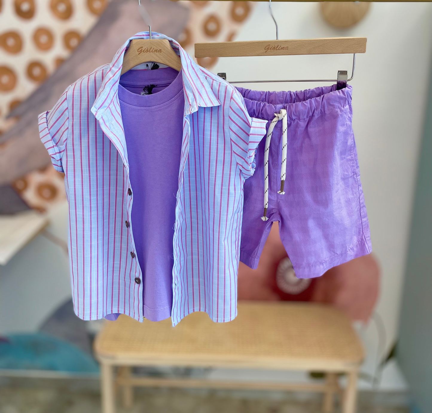 Camicia riga , t-shirt e bermuda scacchi