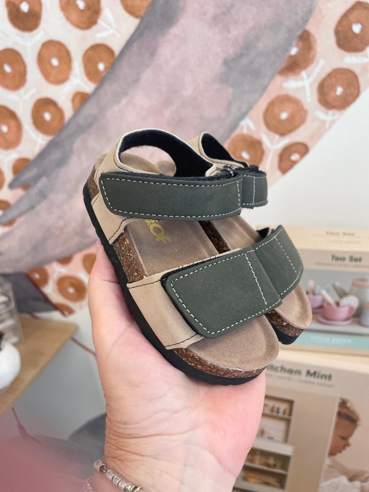 Sandaletto sportivo con velcro